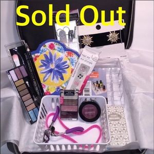 Estée Lauder Train Case Filled w/Beauty Treasures